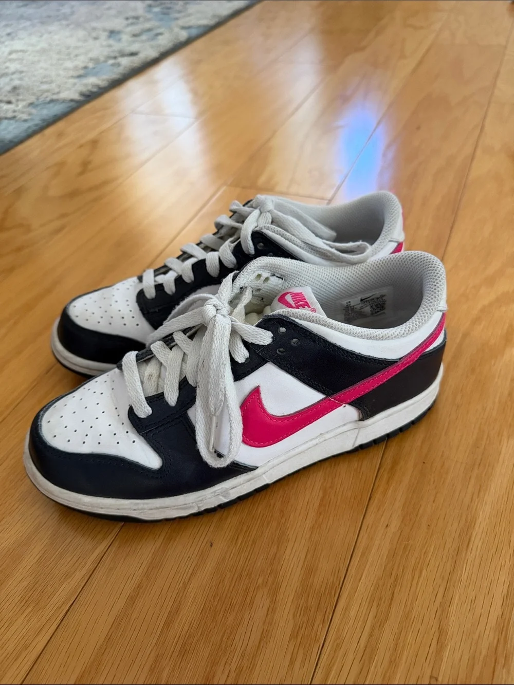 Nike Low-Top Sneakers in White, Black & Hot Pink